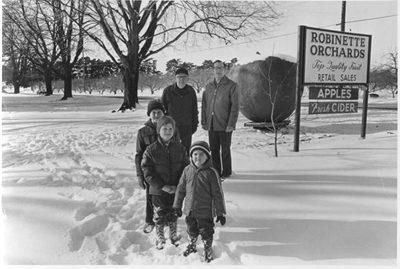 Robinette 4 Three generations of family