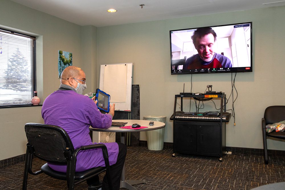 tim-scott-interacting-with-program-participants-ricky-lee-on-the-screen-in-program-participants-not-seen