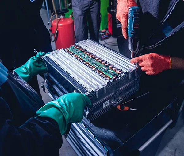 Charging the batteries of the elecric motor. Disassembling the battery of an electric vehicle engine