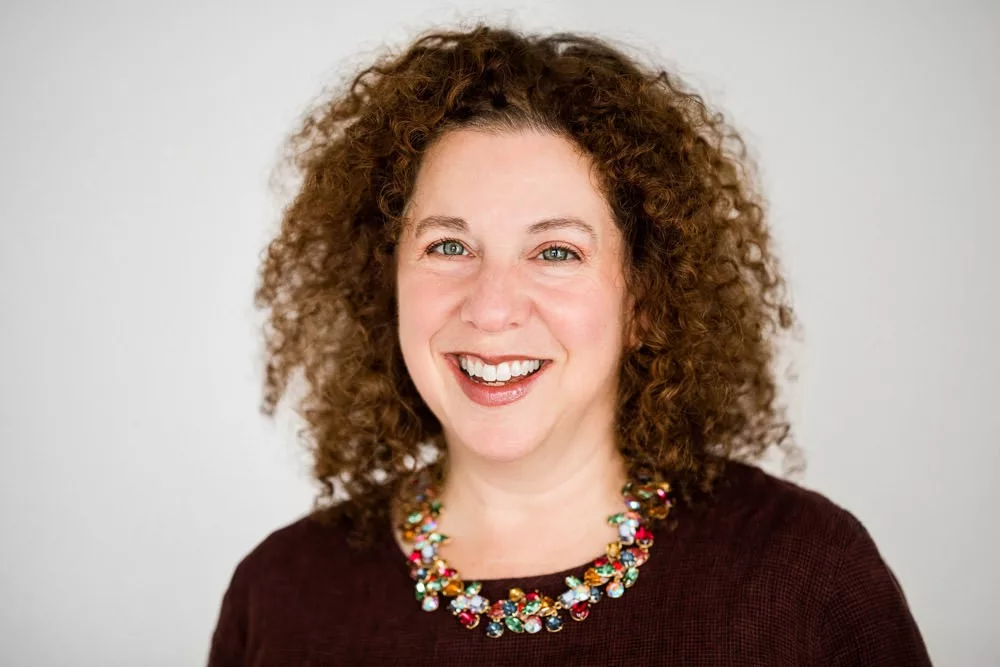 Lynne Golodner headshot